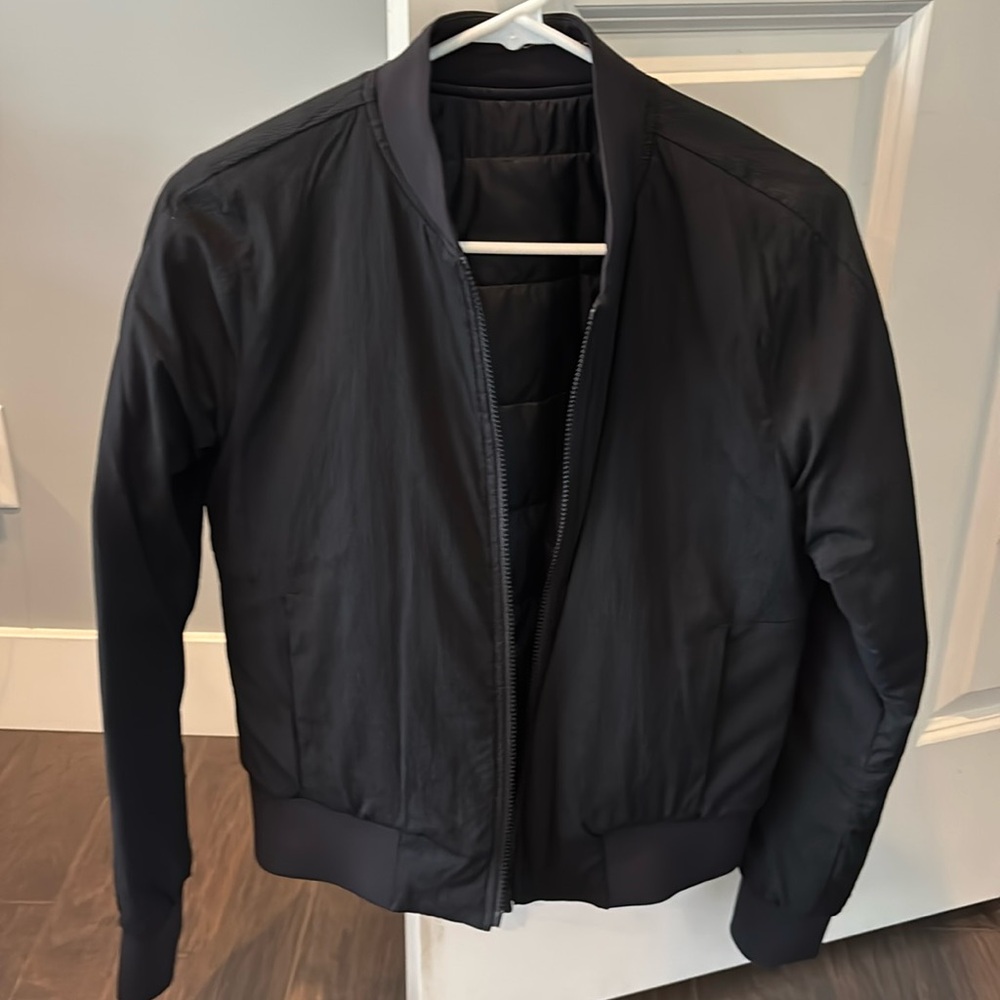 Lululemon reversible bomber jacket. Black. Size 6.